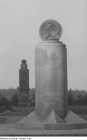 Sowjetische Denkmäler auf dem Ostfriedhof (ehemaliger Trinitatisfriedhof) in Leipzig