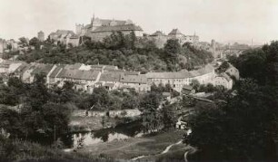 Bautzen. Stadtansicht mit Bastei am Gickelsberg, Ortenburg, Alter Wasserkunst und Friedensbrücke. Blick von Nordwest