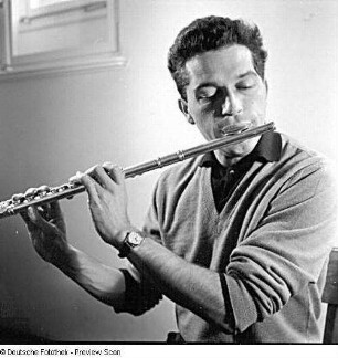 Portraitserie Auréle Nicolet : Der Flötist Auréle Nicolet beim Spiel
