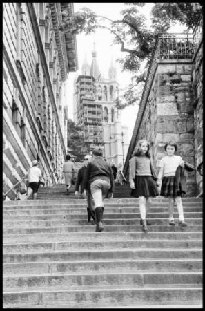 Lausanne: Treppe zur Kathedrale, von unten