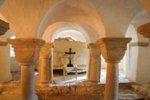 Deutschland. Niedersachsen. Rastede. Sankt Ulrich Kirche von 1059. Krypta. Detail Sarkophag