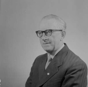 Portät: Martin Nowak-Neumann (Měrćin Nowak-Njechorński), Mitglied des Kreises sorbischer bildender Künstler : Portret: Měrćin Nowak-Njechorński : Nechern / Njechorń