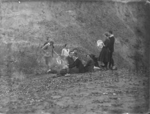 Mittagsrast : Sehlis, Gruppe bei der Mittagsrast am Hopfenberg.
