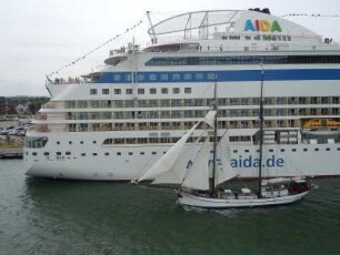 Warnemünde - Kreuzfahrtschiff