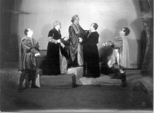 Der Sturm. Schauspiel in drei Aufzügen von William Shakespeare mit Musik von Arthur Chitz. Staatsschauspiel Dresden, Neueinstudierung 29.06.1930 : Paul Paulsen als Sebastian, Rudolf Schröder als Rat Gonzalo, Friedrich Lindner als Prospero, Walther Kottenkamp als Alonso, König von Neapel, und Willi Kleinoschegg als Antonio