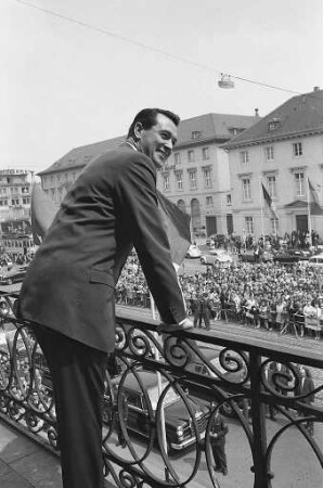 Bambi-Verleihung an die von der Zeitschrift Film-Revue ermittelten, beliebtesten Schauspielerinnen und Schauspieler.