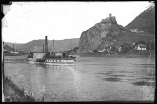 Aussig. Burgruine Schreckenstein an der Elbe mit Personen-Seitenraddampfer "Prinz Georg"