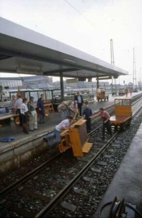 Ansbach Bahnsteig Unfall Gepäckkarren Bahnbedienstete