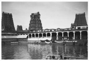 Tempelteich (Goldener Lotussee) im Meenakshi-Tempel in Madurai : Weltreisen. Indien. Tempelteich (Goldener Lotussee) im Meenakshi-Tempel in Madurai