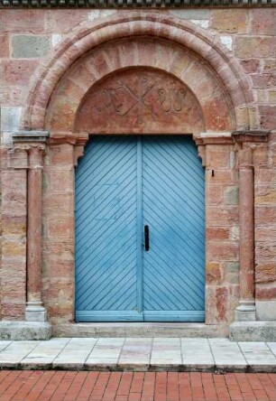 Frankreich. Bourgogne. Saone et Loire. Romenay. Seiteneingang Kirche