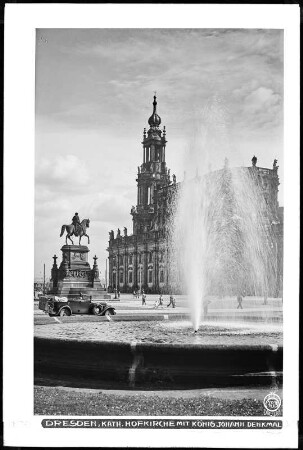 Dresden, Katholische Hofkirche mit König-Johann-Denkmal