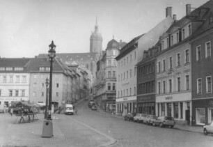 Annaberg-Buchholz, Markt. Blick nach Südost über die Große Kirchgasse gegen die Stadtkirche St. Annen