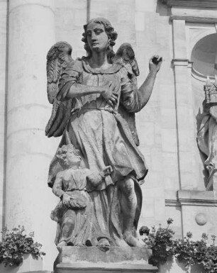 Treppenanlage — Statue