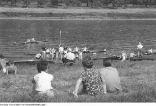 Dresden, Blasewitz. Inge Schlicke, Deutsche Meisterin im Ruder-Einer während der Ruderbootregatta in Dresden-Blasewitz 1964, 1964 & Dresden, Blasewitz. Ruderregatta 1964, Bildserie von der 75. Ruderregatta in Dresden-Blasewitz, Juni 1964