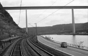 Winningen: Strecke mit Moselautobahnbrücke bei Winningen