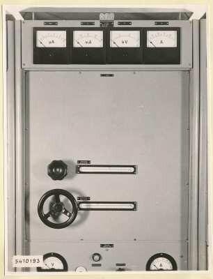 10-kW-Fernsehsender Schrankgruppe B2 oben, Frontseite geschlossen, Foto 1954