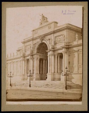 Palazzo delle Esposizioni, Rom: Mittelportal