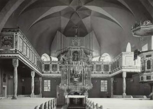 Sebnitz. Kirche (Evangel. Stadtkirche), Inneres, Blick zum Altar.