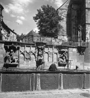 Fischbrunnen mit Pranger : Fischbrunnen mit Pranger (vor 1525; K. Schaller). Schwäbisch Hall, Am Markt