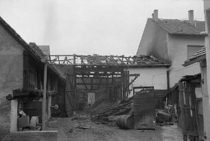 Brand einer Scheune in der Schwetzinger Straße 19 in Hagsfeld