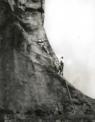 Sächsische Schweiz. Pfaffenstein, Förster. Seilschaft G. Junghans u. K. Gonda in der Talseite (VIIa)