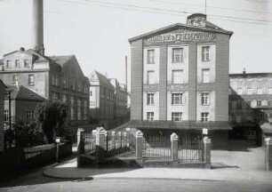 Limbach-Oberfrohna, Fabrik : Limbach-Oberfrohna. Fabrikkomplex Conradi und Friedemann, Moritzstraße 4/6. Straßenansicht mit Einfriedung