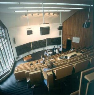 Duisburg. Neubauten der Universität. Hörsaal des Studiengangs Maschinenbau