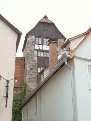 Stadtbefestigung - Wehrturm (Faulturm) von Süden (Stadtseite) - Innenseite zugesetzt und zu Wohnzwecken umgebaut