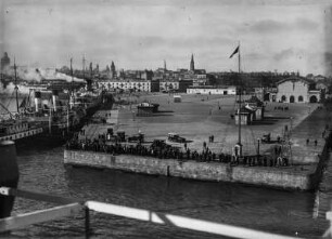 Montevideo, Stadtansicht mit Hafen