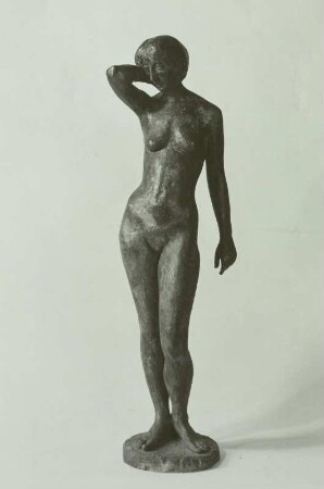 Stehendes Mädchen