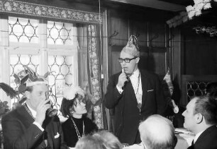 Freiburg, Zähringen: Fasnet "Gravesuppe" in der Zähringer Burg; Büttenrede: Justizminister Rud. Schieler