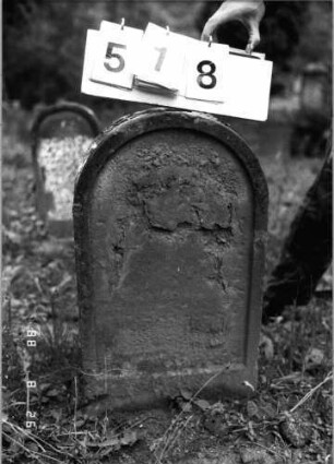 Grabstein 518 (Index: 100095183) Maße HxBxT: 72x38x16 cm Besonderheit: Kindergrab: Grabstein 518