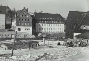 Altenberg. Platz des Bergmanns mit Rathaus