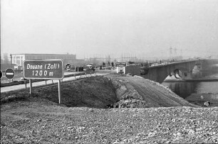 Ottmarsheim: Autobahndreieck Neuenburg - Ottmarsheim; Umleitung an der nicht fertigen Rheinbrücke