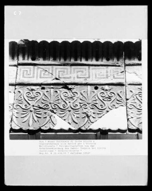 Terrakottaplatten von der Gebälkverkleidung des Sassi- Tempels bei Civita Castellana