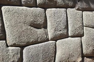 Cusco - Fugenlos verarbeitete Steine : Fugenlos verarbeitete Steine einer Mauer aus der Inka-Zeit. Aufgenommen am 30. August 2011 in der einstigen Inka-Hauptstadt Cusco