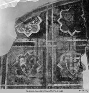 Reste einer Allegorischen Szene mit dem Papst, einer Turnierszene und Phasen der Textilerzeugung sowie Wappenfelder : Wappenfelder und allegorische Darstellungen