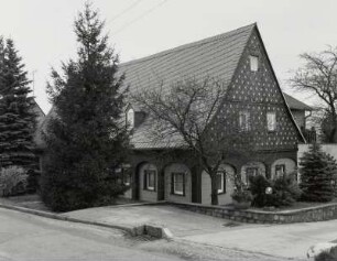 Neugersdorf, Wohnhaus : Neugersdorf. Wohnhaus, Karl-Liebknecht-Straße 59, (um 1800). Straßenansicht