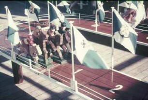 Bordleben. Hölzerne Pferderennbahn auf dem Oberdeck eines Passagierschiffes