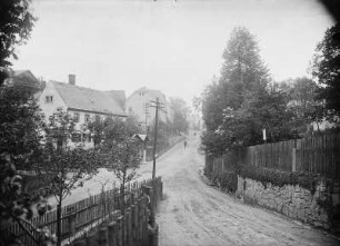 Seifersdorf : Seifersdorf. Ortsteilansicht. Blick von der Alten Meißner-Spechtritzer Straße auf das Mitteldorf. Links vorn die Bäckerei Enderlein