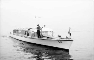 Langenargen: Motorschiff in Fahrt