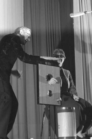 Magischer Zirkel Karlsruhe. "Gala-Abend der Zauberkunst" im Albert-Schweitzer-Saal anlässlich des 20jährigen Bestehens
