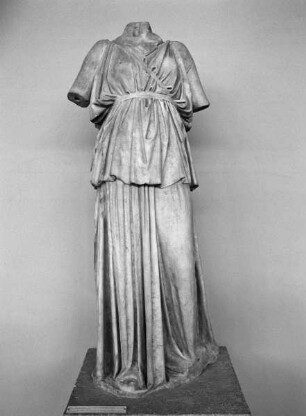 Weibliche Statue