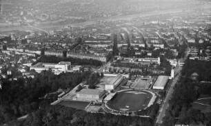 Dresden-Altstadt: Hygiene-Museum, Illgen-Kampfbahn und Georg-Arnhold-Bad gegen Johannstadt. Luftbild-Schrägaufnahme von Süd-Südwest