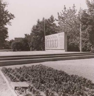 Sowjetisches Ehrenmal, Platz der Freiheit
