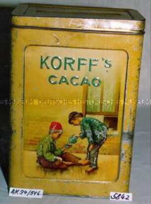 Blechdose für "F. KORFF UND CO. CACAOFABRIKANTEN AMSTERDAM KORFF'S CACAO" (Abbildung zweier Knaben vor Haus, Tee trinkend)