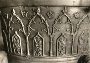 Prag. Kirche St. Maria vor dem Teyn. Taufkessel. 1414. Teilansicht