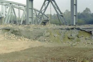 Tiefbrücke, Stütze der Hochbrücke, von SW