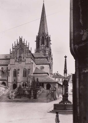 Aschaffenburg, Stiftskirche : Aschaffenburg. Katholische Stiftskirche Sankt Peter und Alexander. Ansicht von Norden