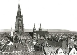 Freiburg im Breisgau, Stadtansicht : Freiburg im Breisgau. Münster Unser Lieben Frauen (um 1200 begonnen). Ansicht von Südosten